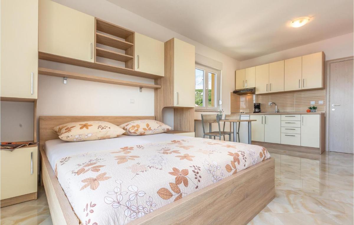 Studio Apartment In Krvavica - Housity