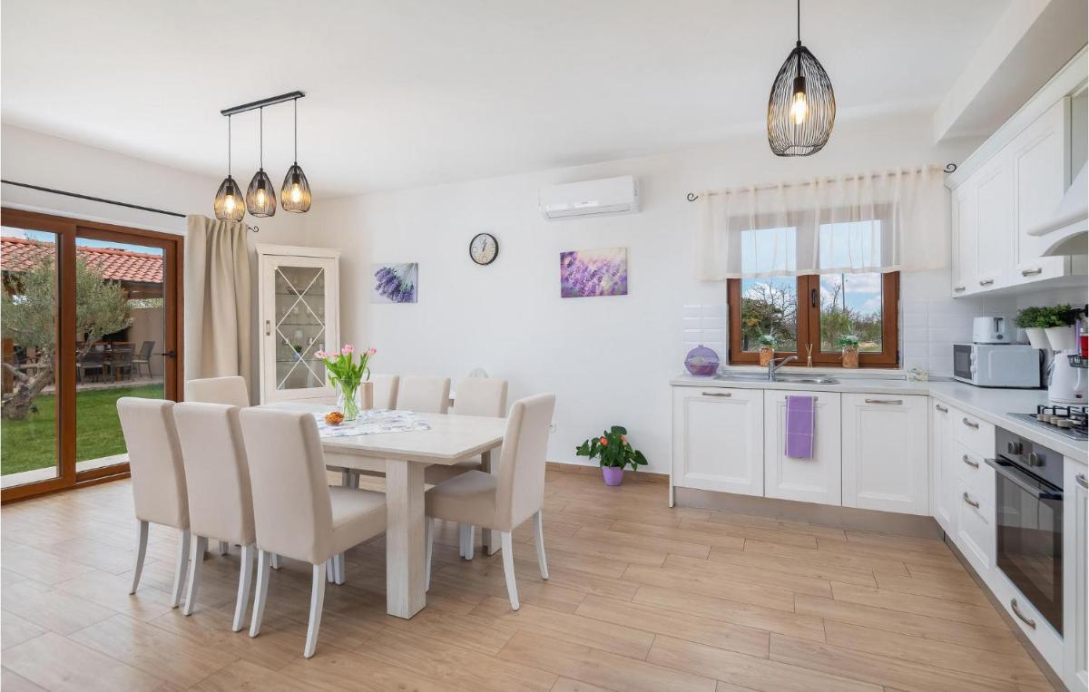 3 Bedroom Cozy Home In Kljuc - Housity