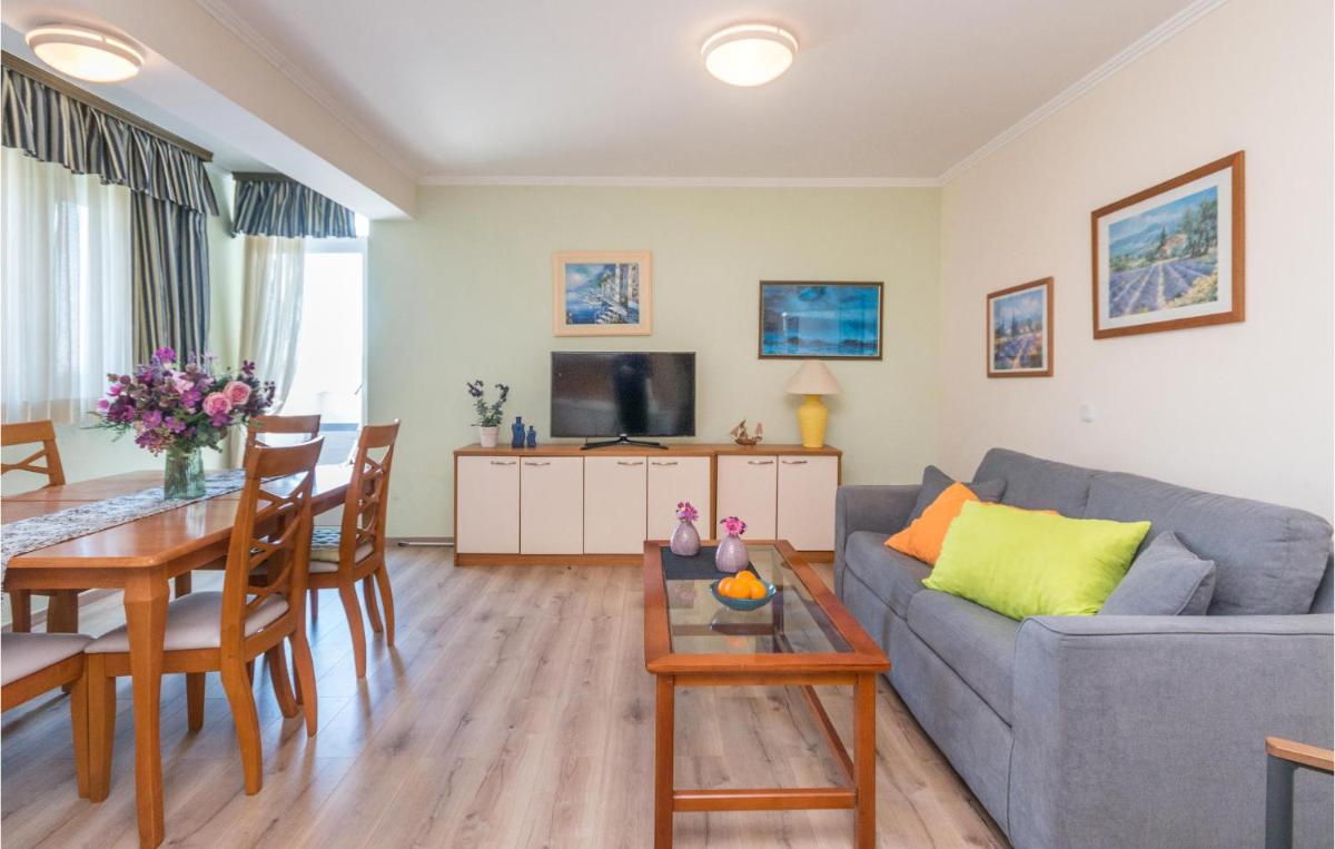 Pet Friendly Apartment In Turanj With Wifi - Housity