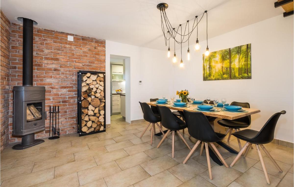 Beautiful Home In Bedenica With Sauna - Housity