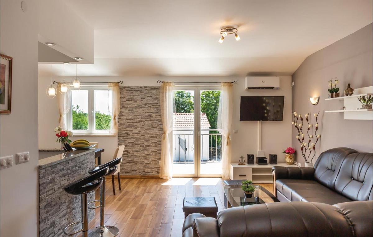 Holiday Home Sestanovac 50 - Housity