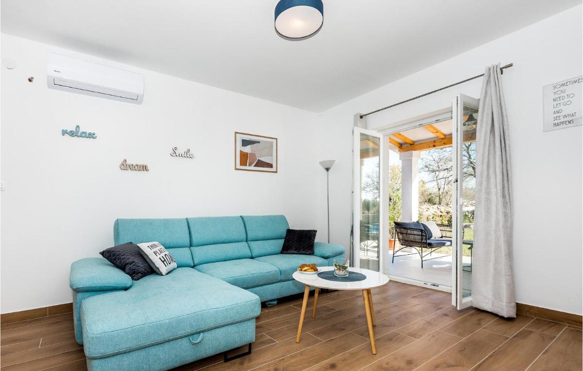 Nice Home In Puljane With Wifi - Housity