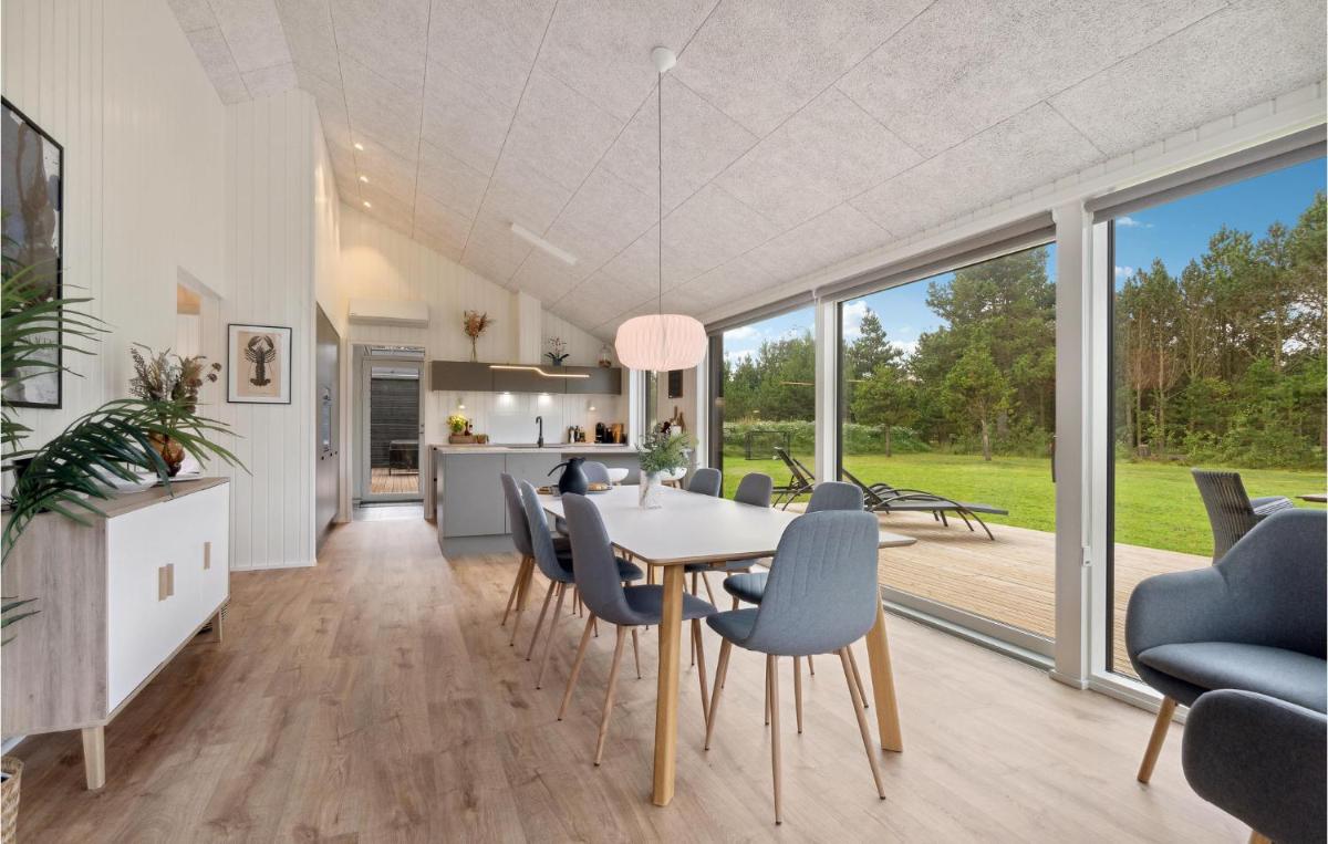 4 Bedroom Stunning Home In Strandby - Housity