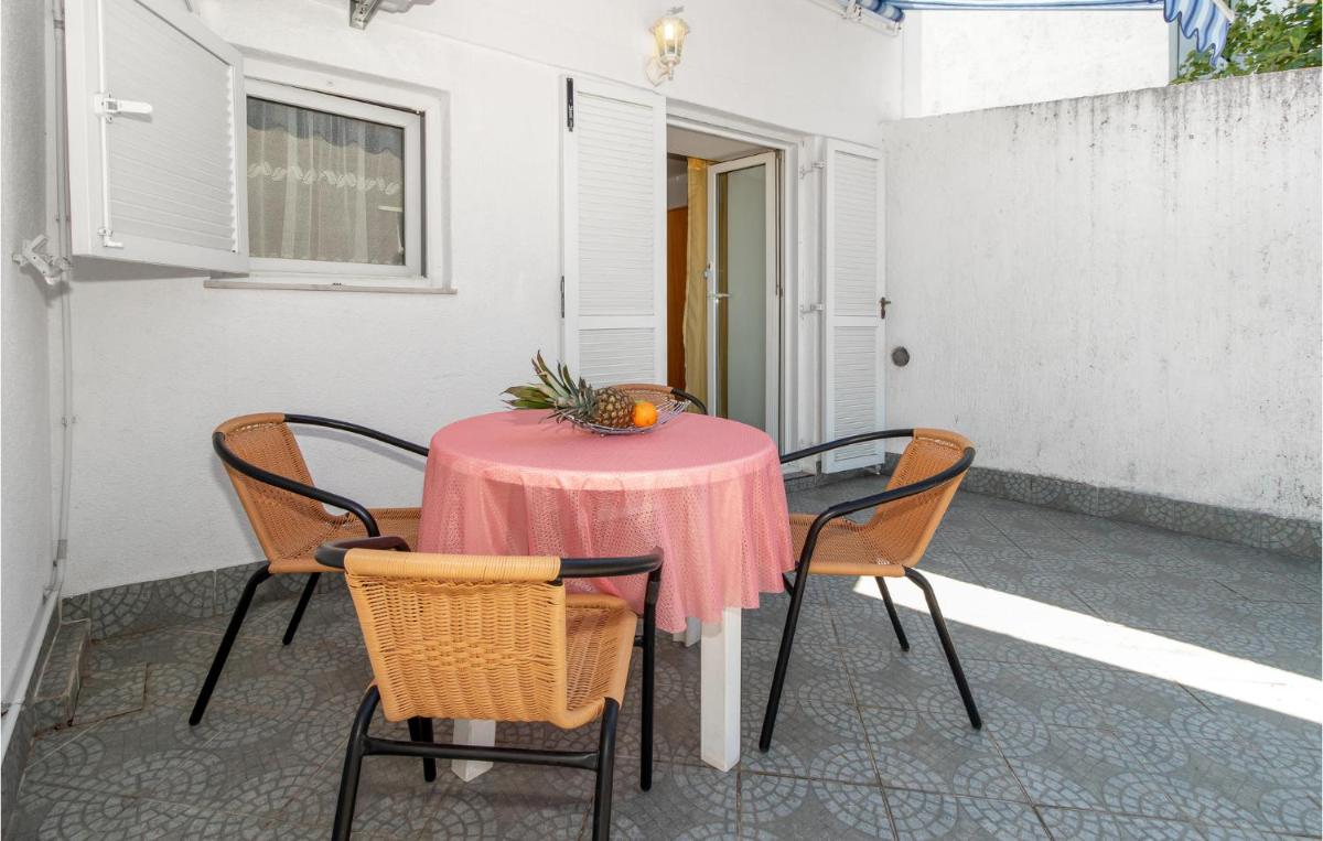 Amazing Apartment In Jadranovo With Wifi - Housity