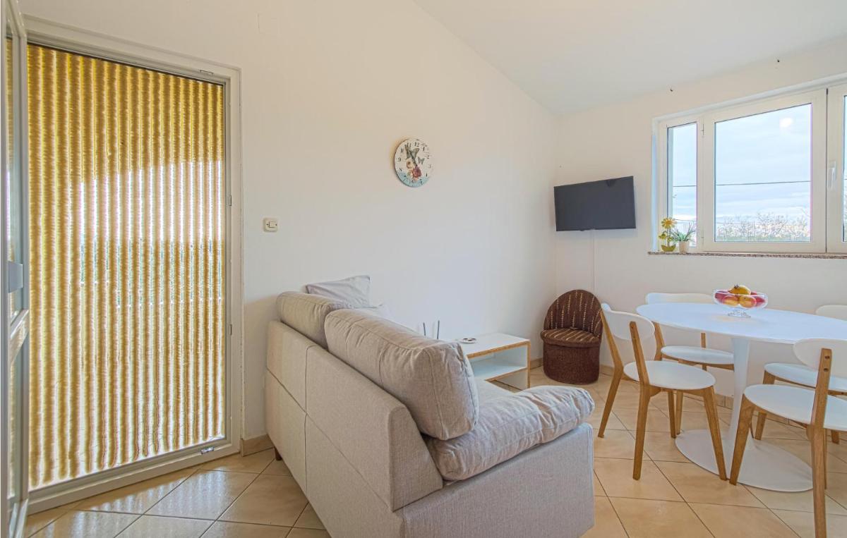 Awesome Apartment In Biograd Na Moru - Housity