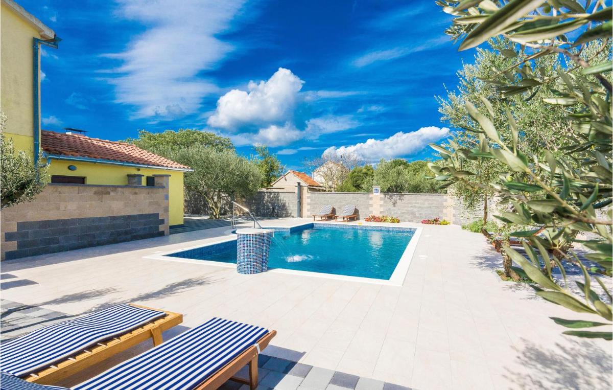 Awesome Apartment In Biograd Na Moru - Housity