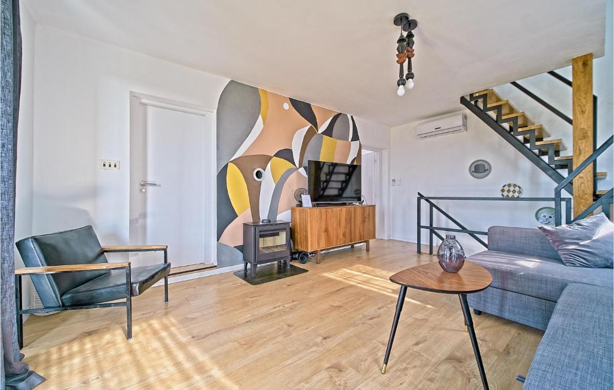 Nice Home In Ivancici With House A Mountain View - Housity