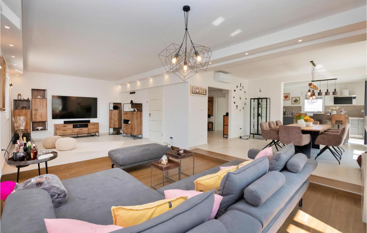 Amazing Home In Kosute With Sauna - Housity
