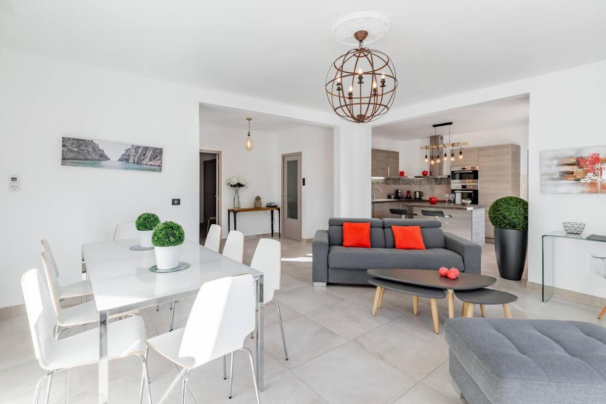 L'Angeannie - Housity