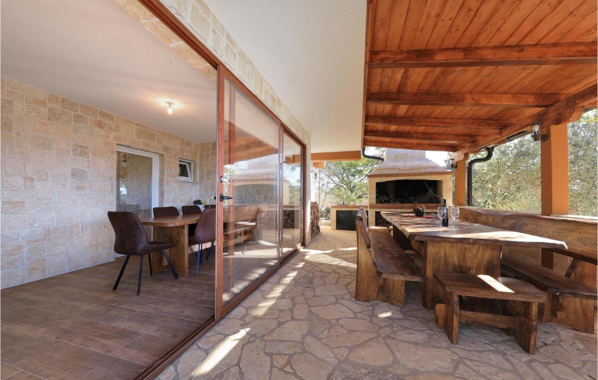 Beach Front Home In Pridraga - Housity