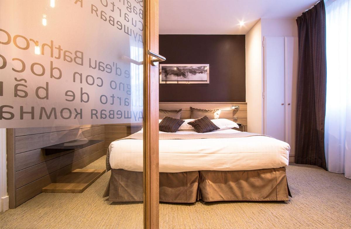 Un ou plusieurs lits dans un hébergement de l'établissement Hôtel des Princes, Chambéry Centre