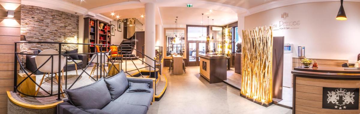 Coin salon dans l'établissement Hôtel des Princes, Chambéry Centre
