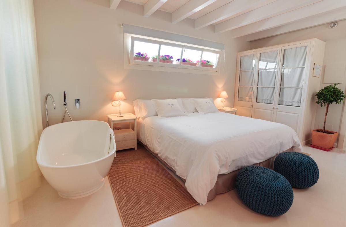 Cama o camas de una habitación en Jardí de Ses Bruixes Boutique Hotel