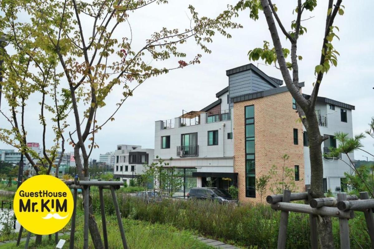 Incheon Airport Mr Kim Guest House - Housity