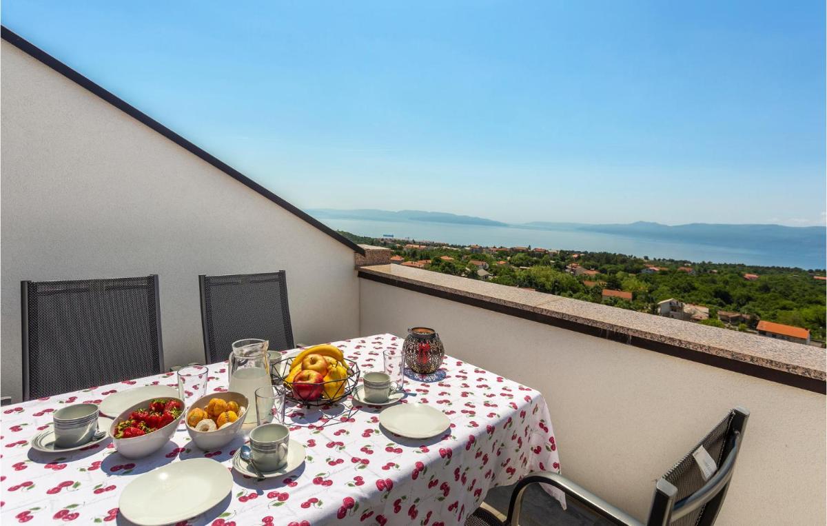2 Bedroom Stunning Apartment In Rijeka - Housity