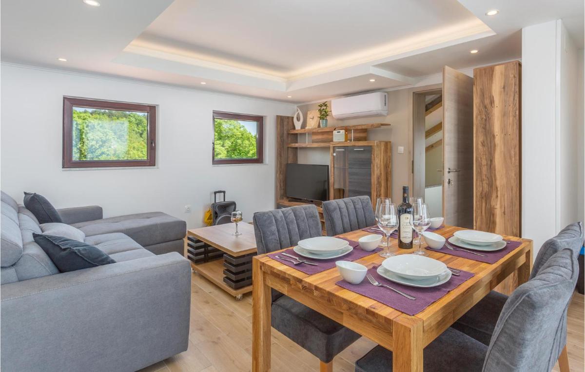 2 Bedroom Stunning Apartment In Rijeka - Housity