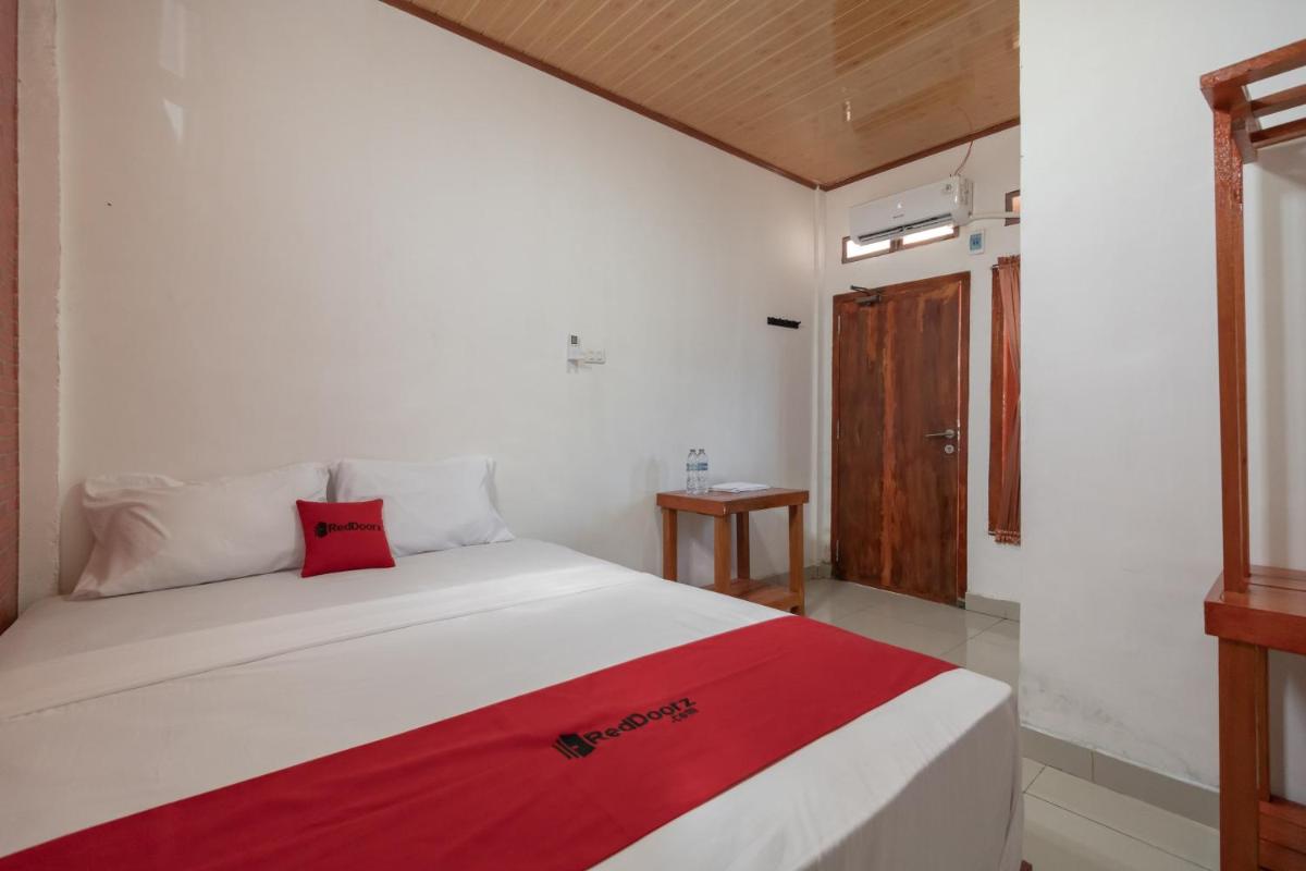 RedDoorz Syariah near Jakabaring Sport City Palembang - Housity