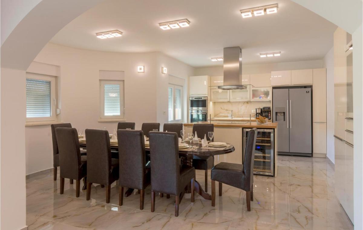 Nice Home In Dubrava Kod Sibenika - Housity