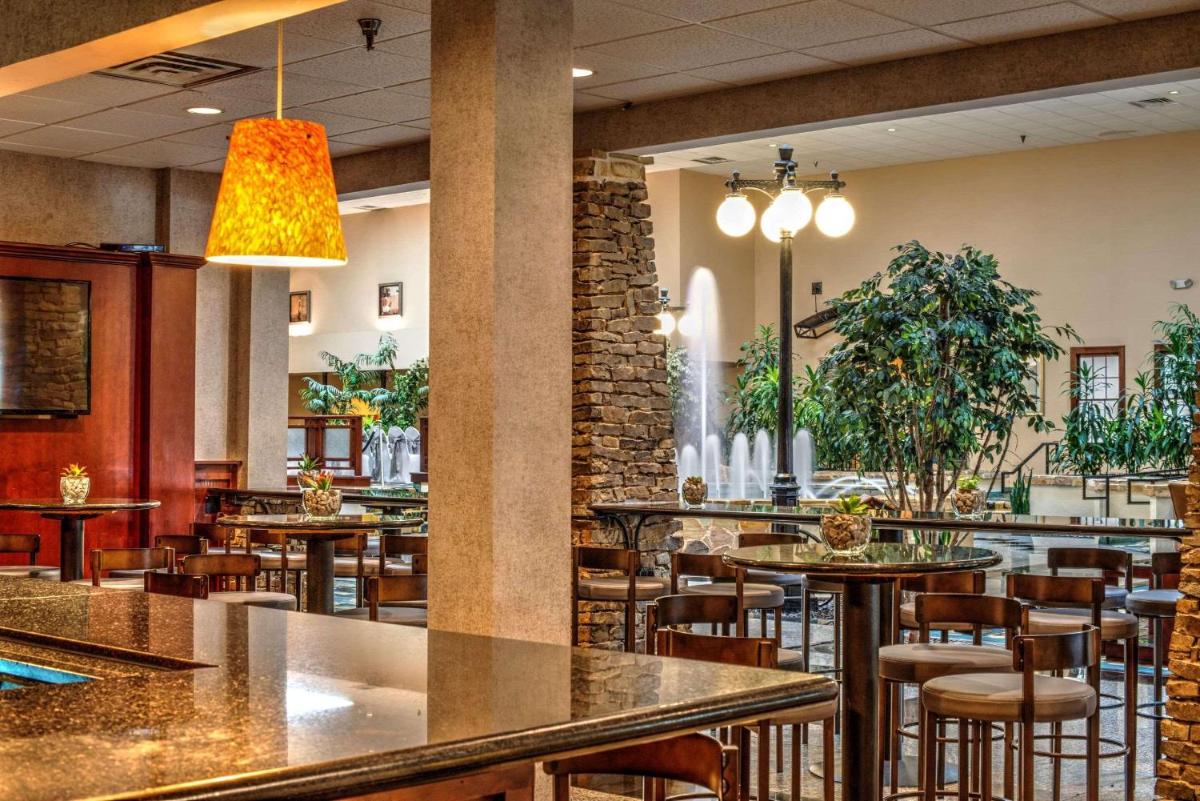 Radisson Hotel Fort Worth North-Fossil Creek - Housity