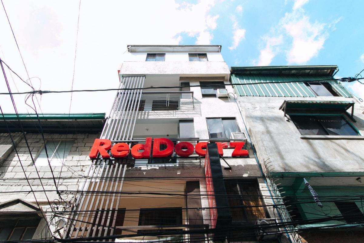 RedDoorz at DBuilders Rooms Ph2 Taguig - Housity