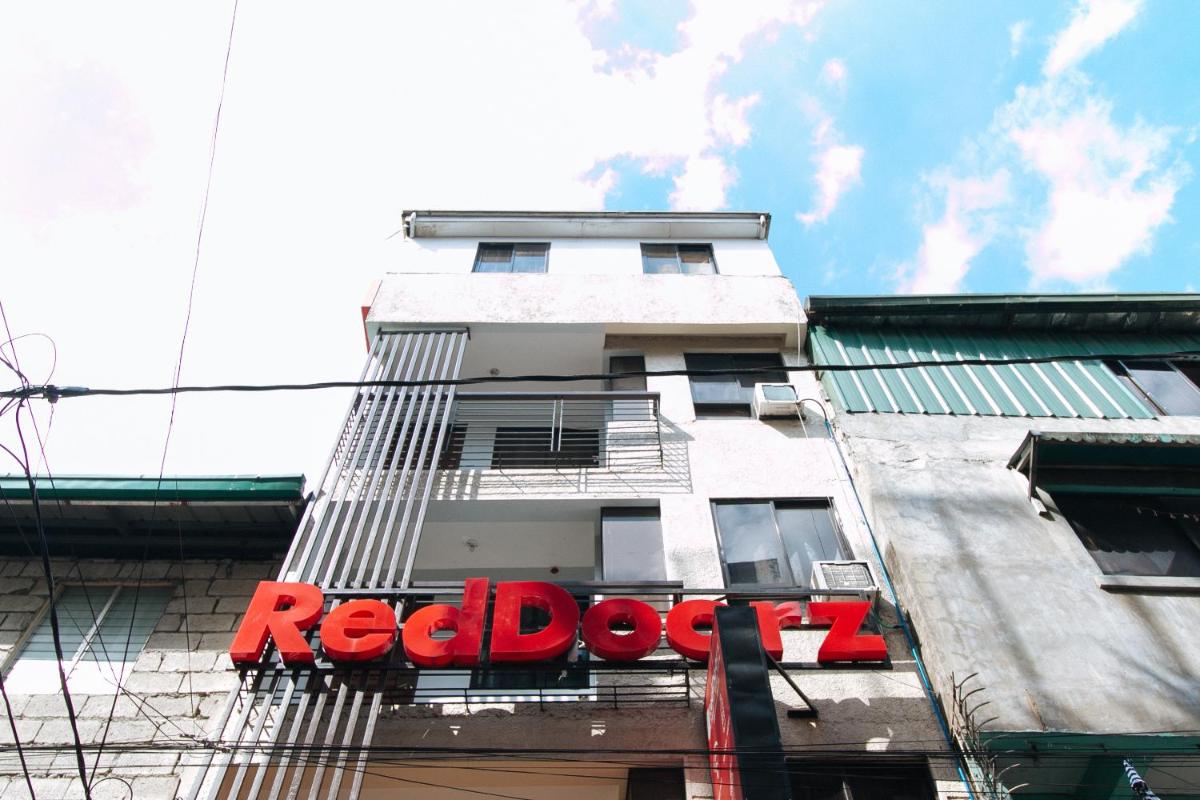 RedDoorz at DBuilders Rooms Ph2 Taguig - Housity