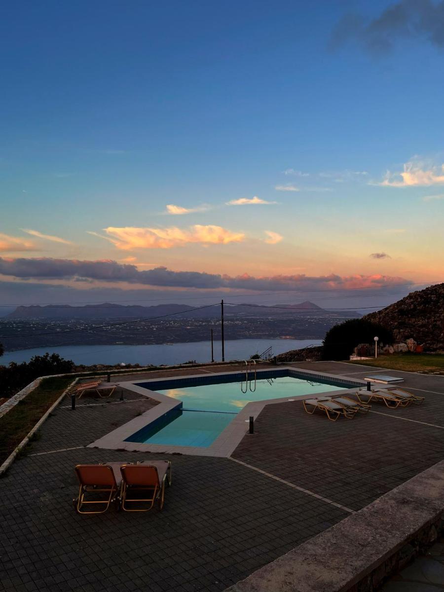 Panos Village - Housity