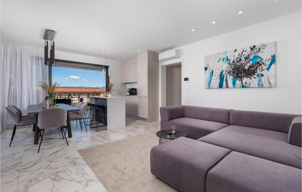 Nice Apartment In Malinska With Wifi - Housity