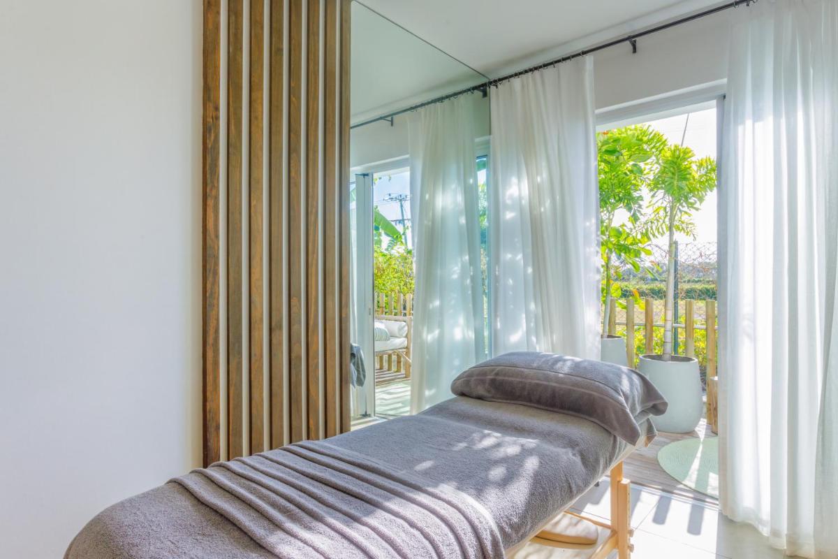 Sunrise Attitude (Adults Only) - Housity