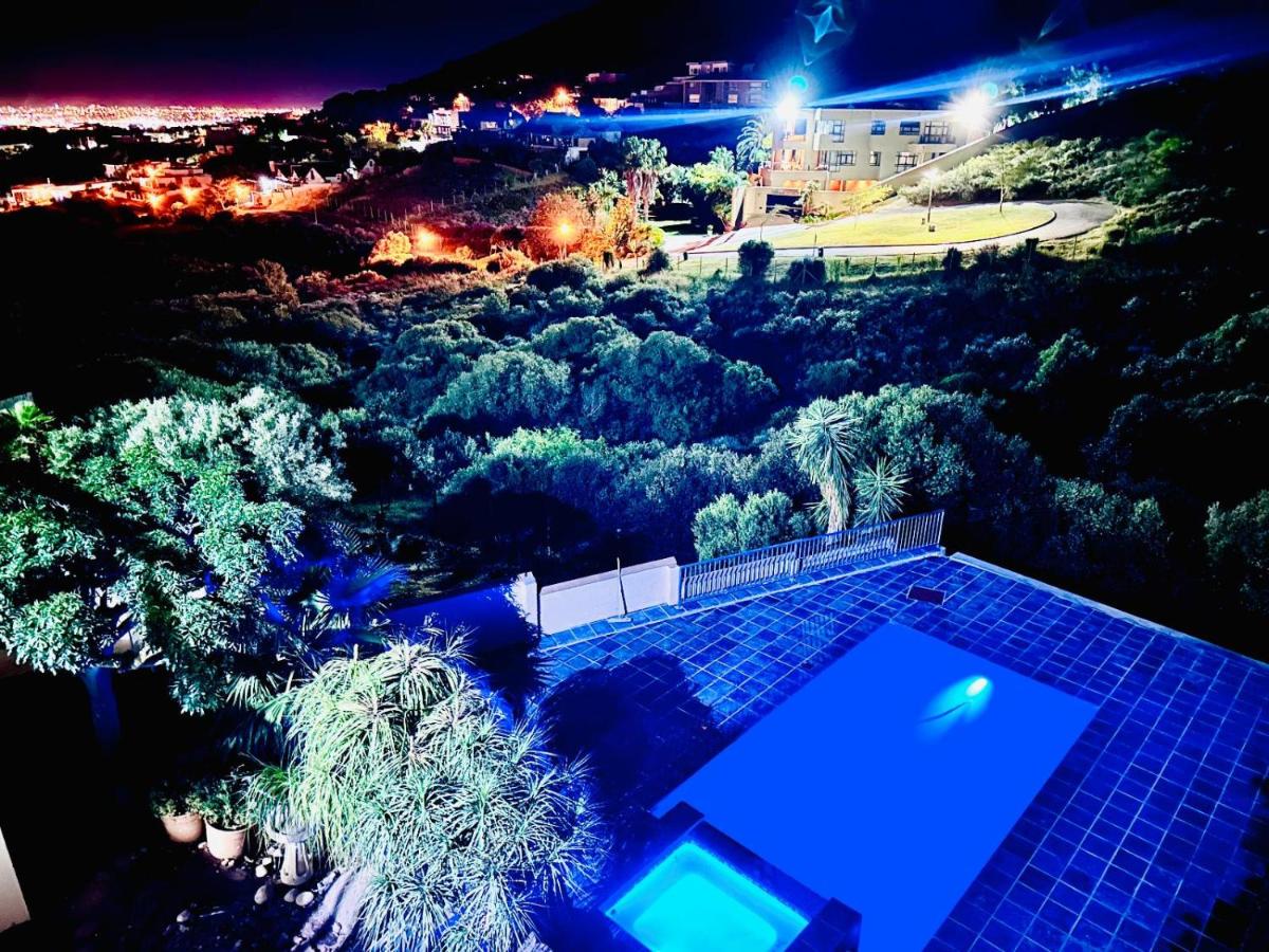 Hotel Vibes Cape Town Plattekloof - Housity