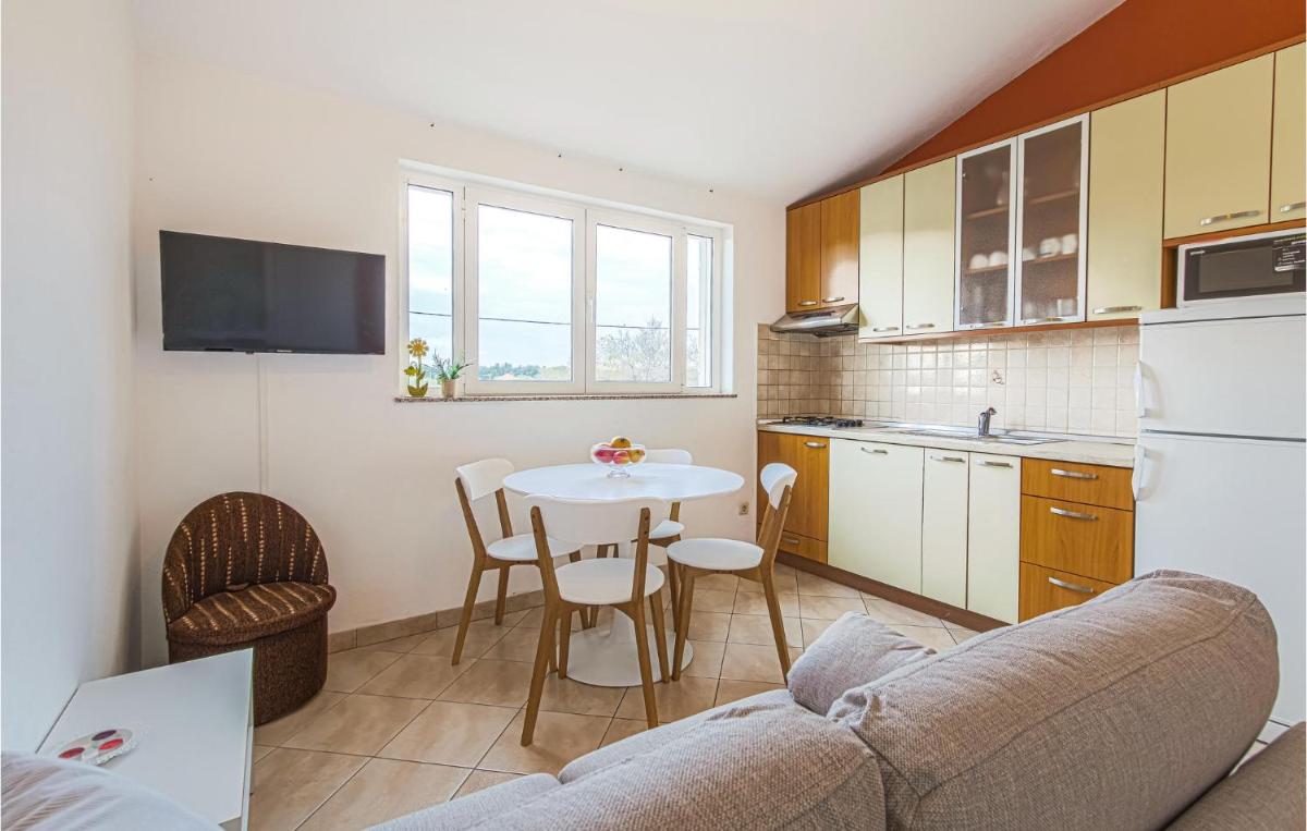 Awesome Apartment In Biograd Na Moru - Housity