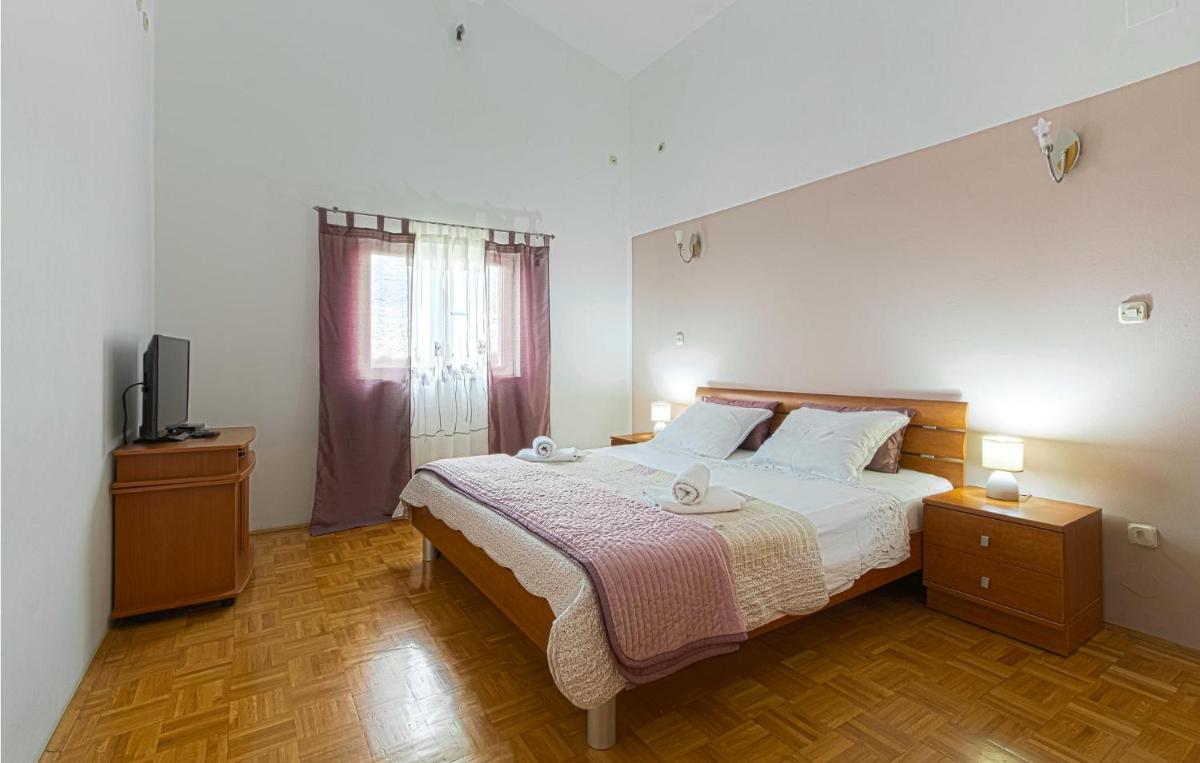 Awesome Apartment In Biograd Na Moru - Housity