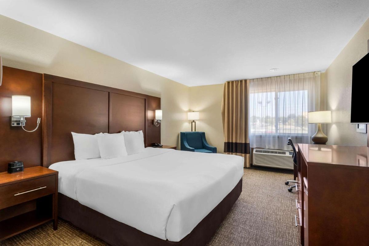 Comfort Inn & Suites Greeley - Housity