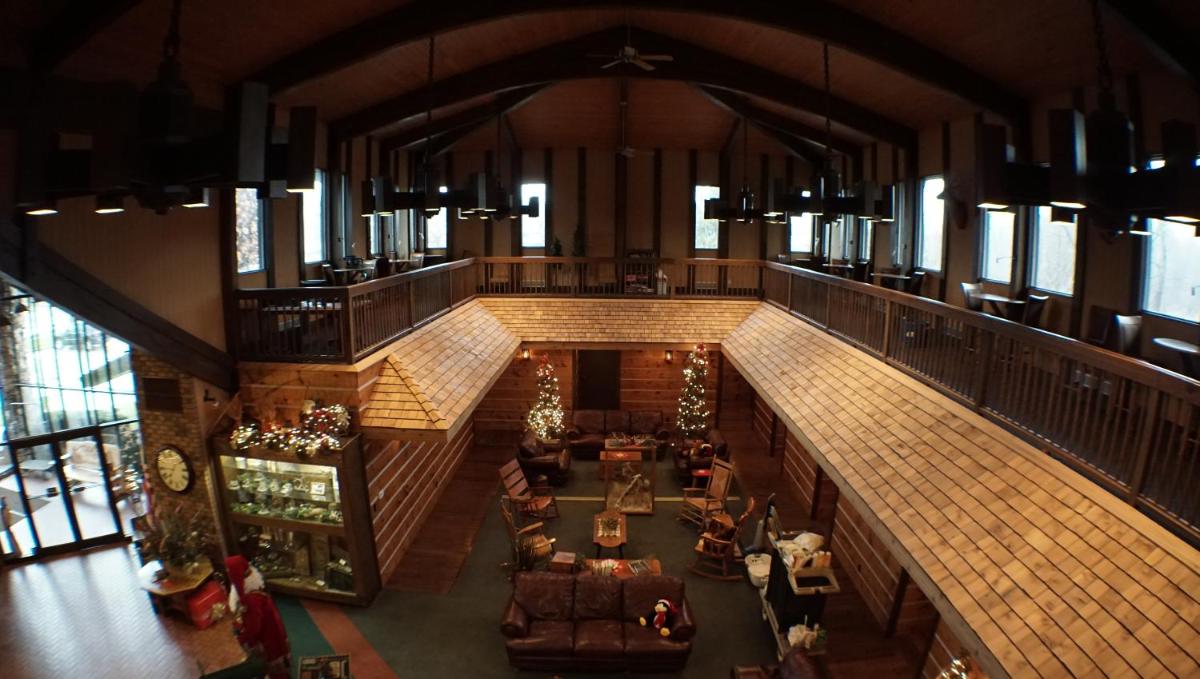 RiverBank Lodge - Housity