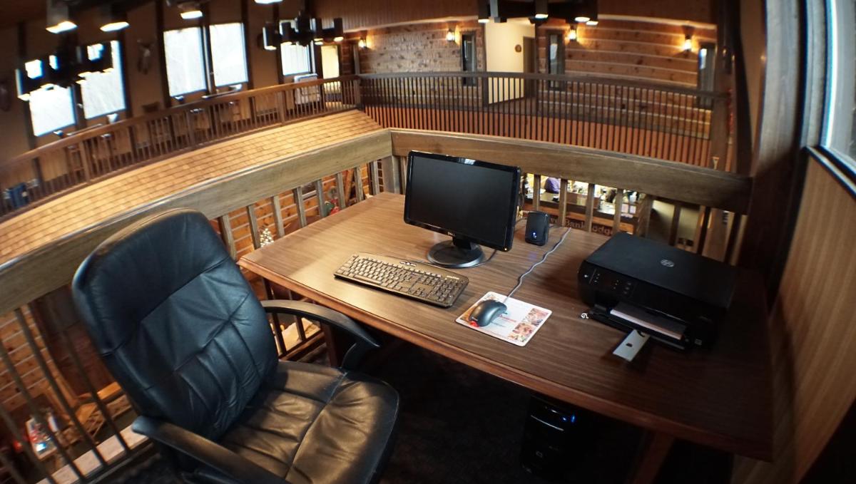 RiverBank Lodge - Housity
