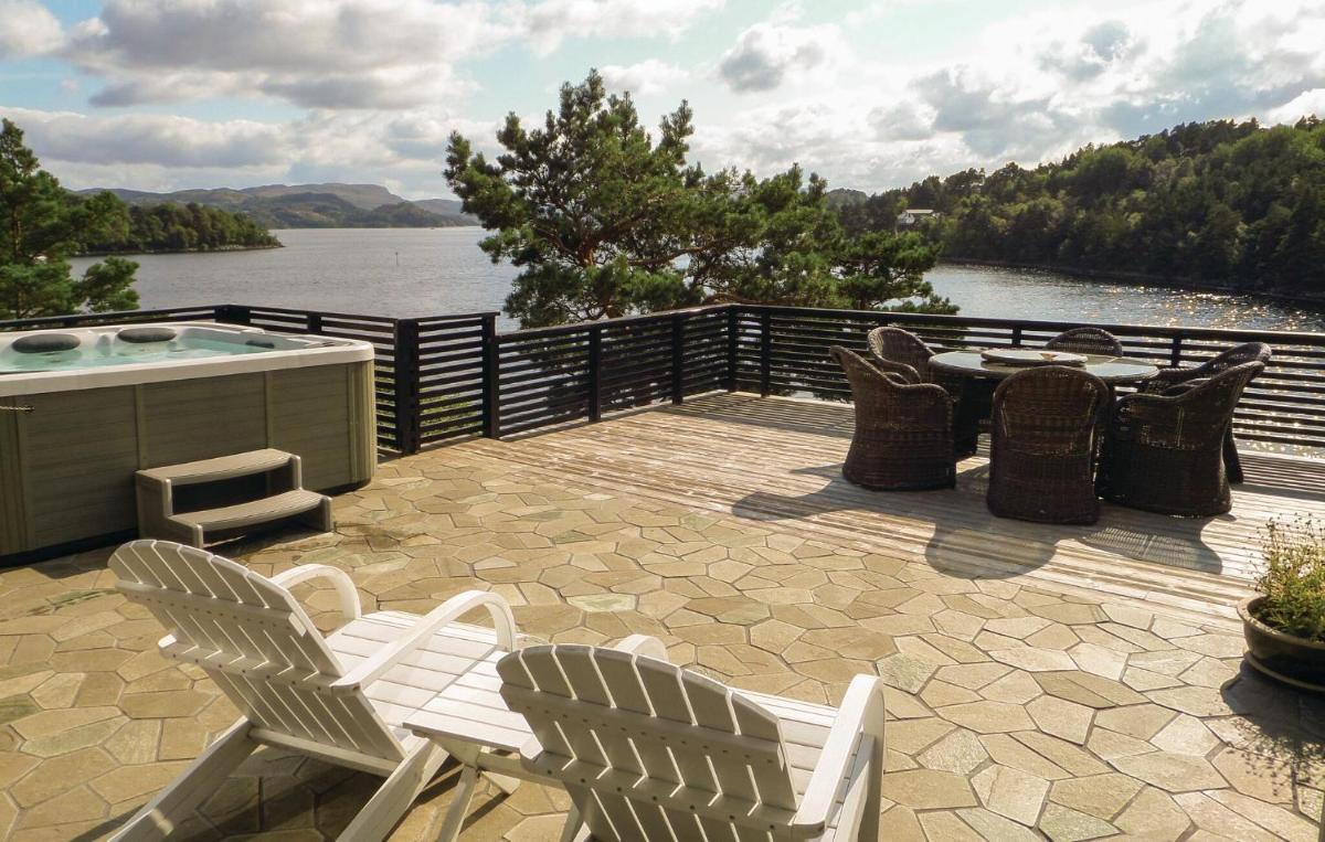 Gorgeous Home In Sveio With Kitchen - Housity