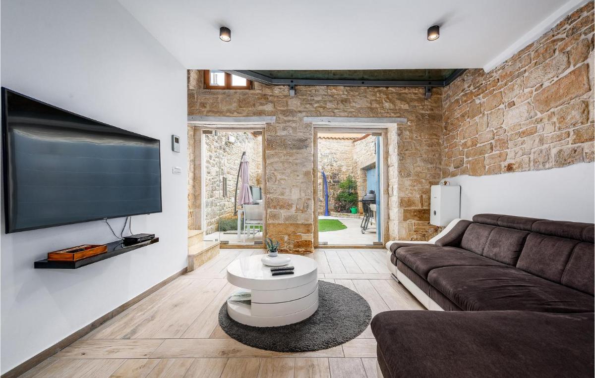 Stunning Home In Svetvincenat - Housity