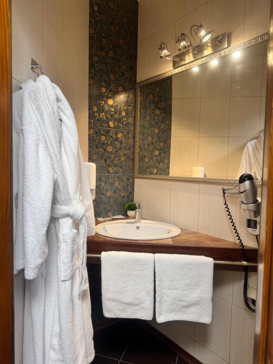 Hotel Veles - Housity