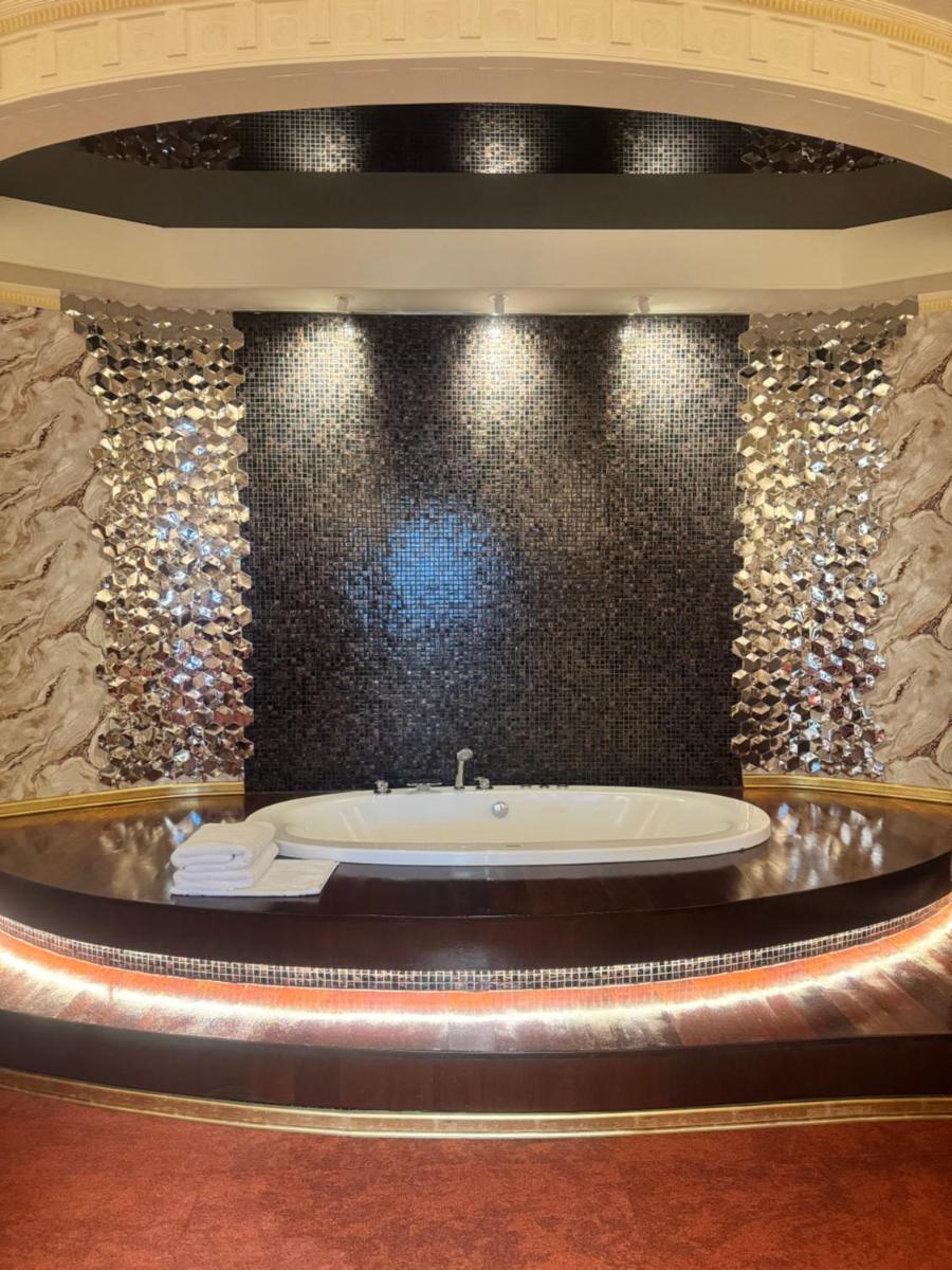 Hotel Veles - Housity