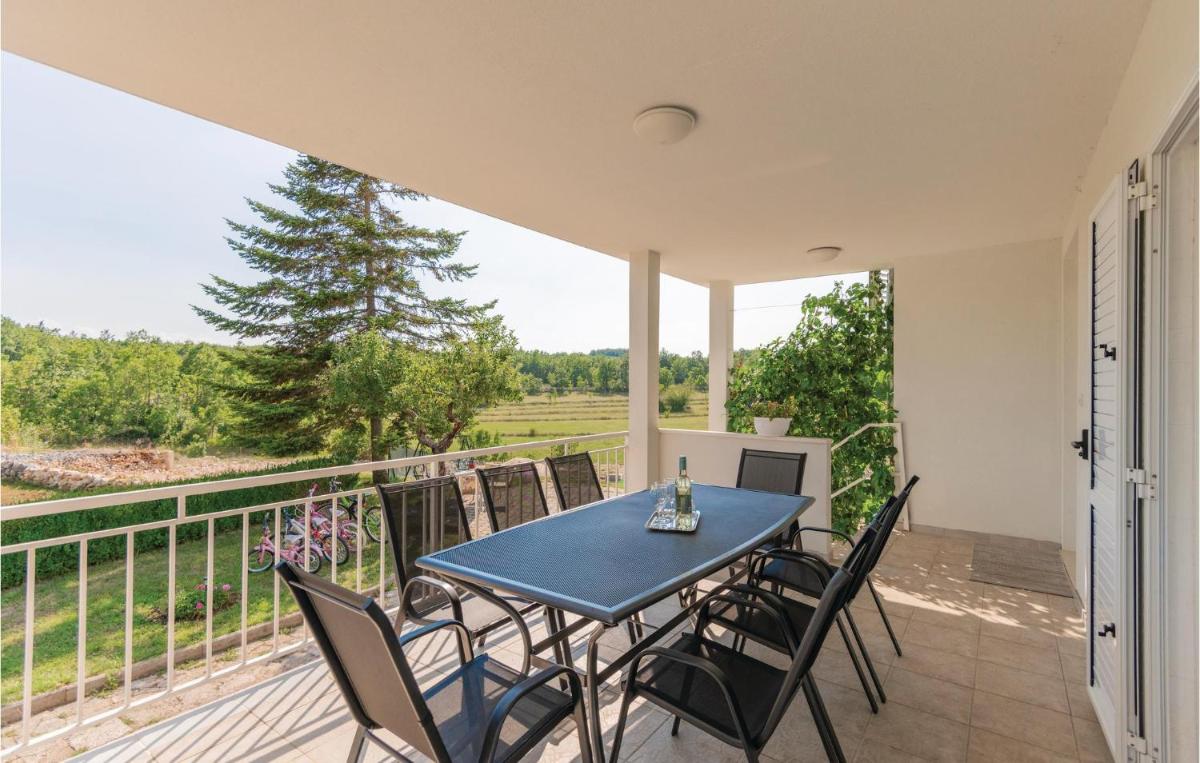 Three-Bedroom Holiday Home In Vinjani Gornji - Housity