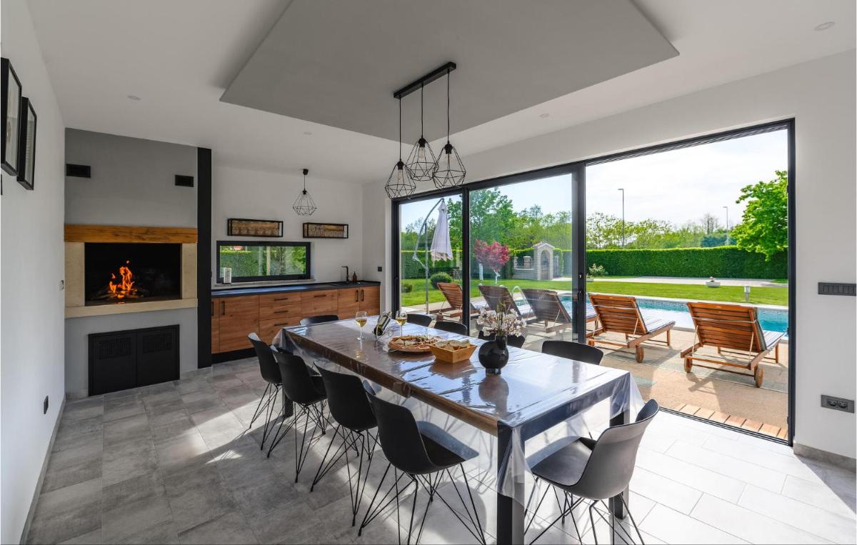 5 Bedroom Nice Home In Karojba - Housity