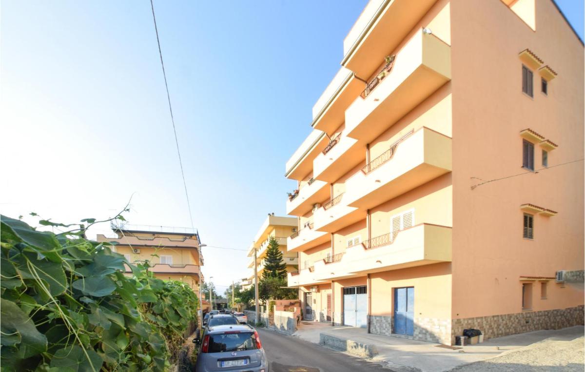 Cozy Apartment In Reggio Calabria - Housity