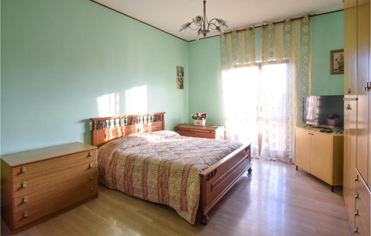 Cozy Apartment In Reggio Calabria - Housity