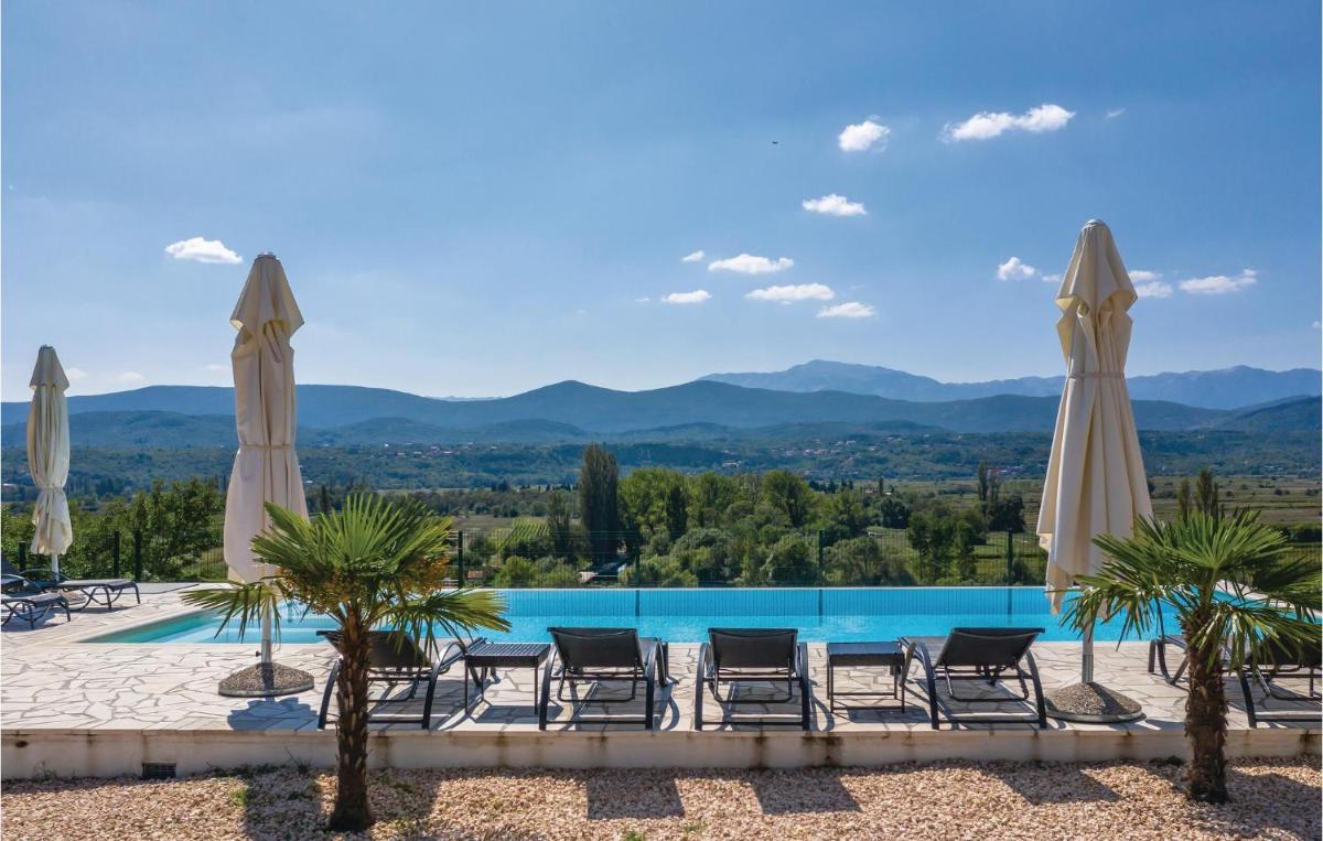 Six-Bedroom Holiday Home In Glavina Donja - Housity