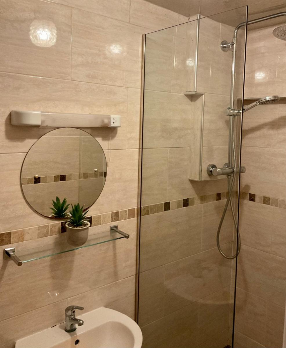 The Brentwood Hotel Porthcawl - Housity