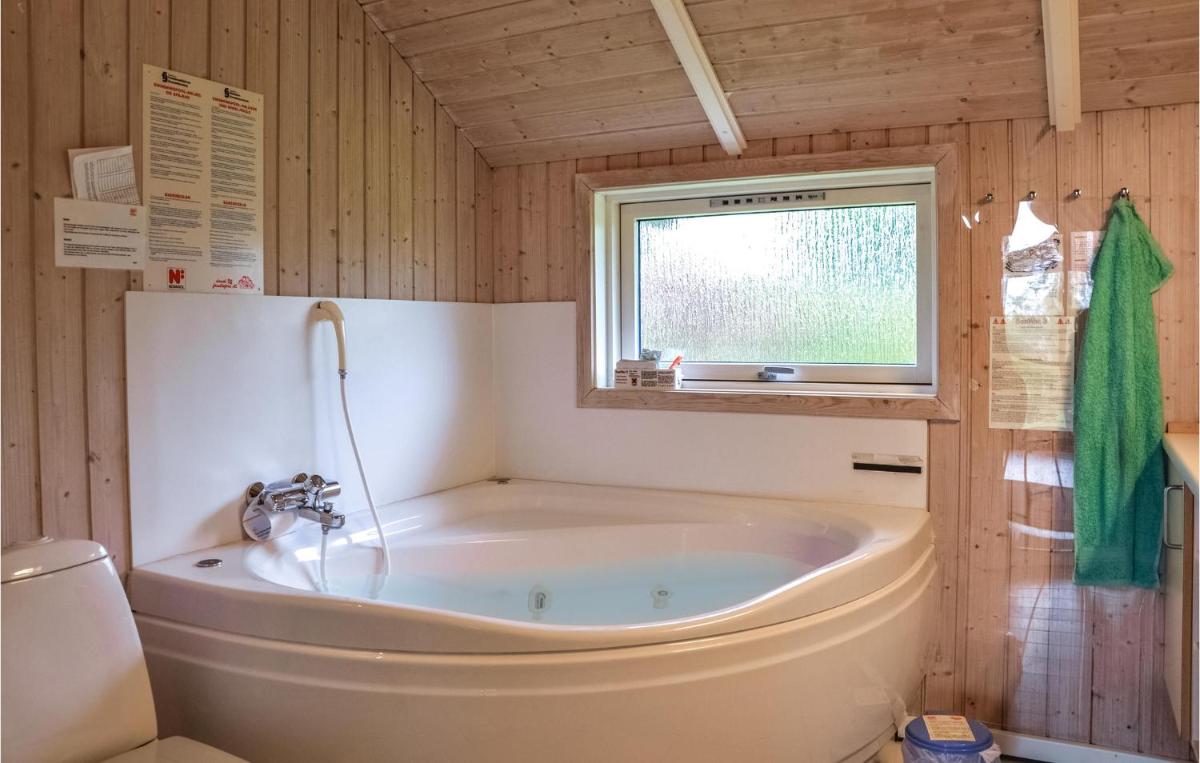 Four-Bedroom Holiday Home In Dronningmolle - Housity