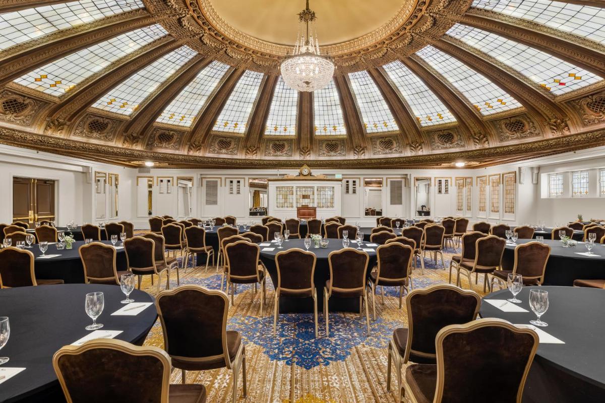 Arctic Club Hotel - Housity
