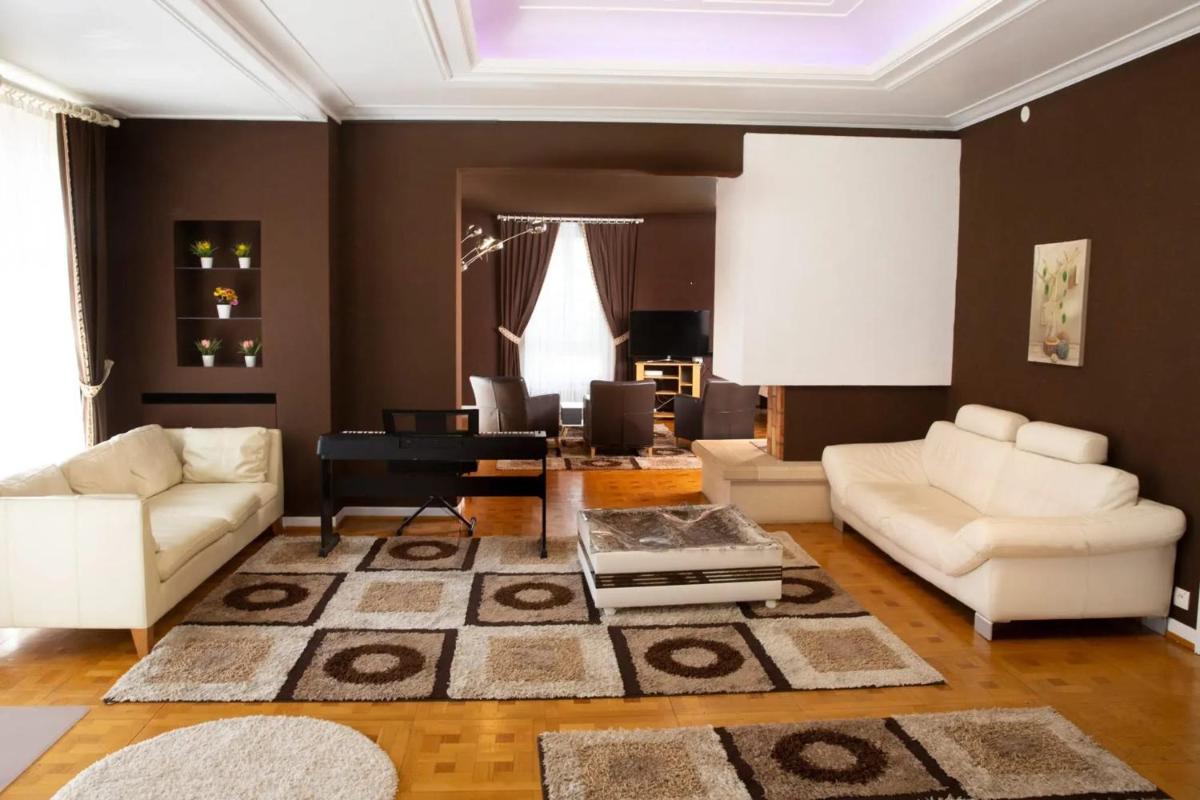 Spacieuse villa avec piscine à Diemeringen, 1000 m² - 50 personnes - Housity