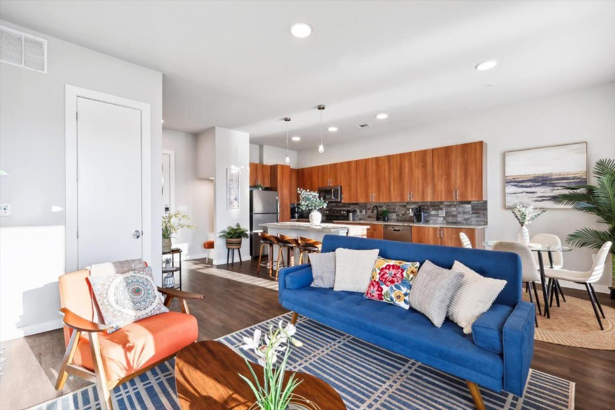 Downtown Fort Worth Luxe Retreat, Pool, Gym and Free Parking - Housity
