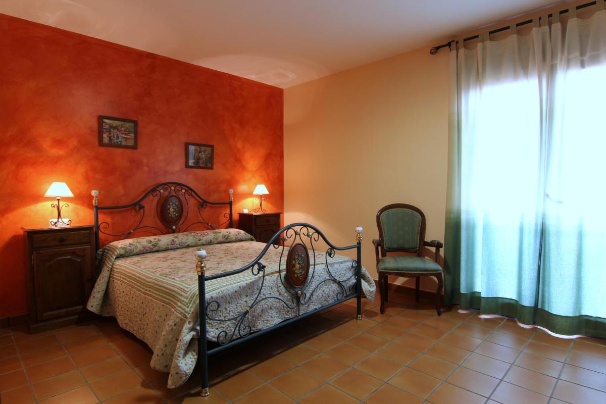 Hotel Rural Hojaranzos - Housity