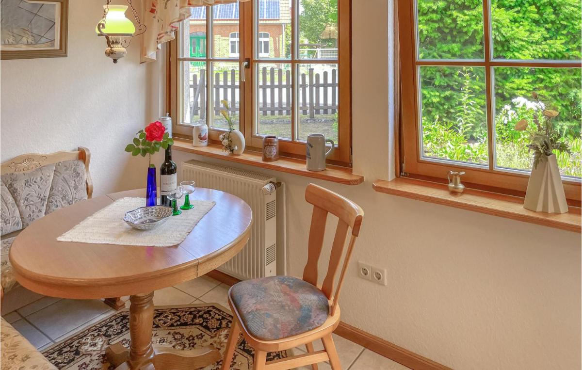 Stunning Home In Dabel With Wifi - Housity